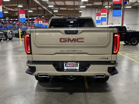 Used 2023 GMC Sierra 1500 AT4 w/ AT4 Premium Package image 4