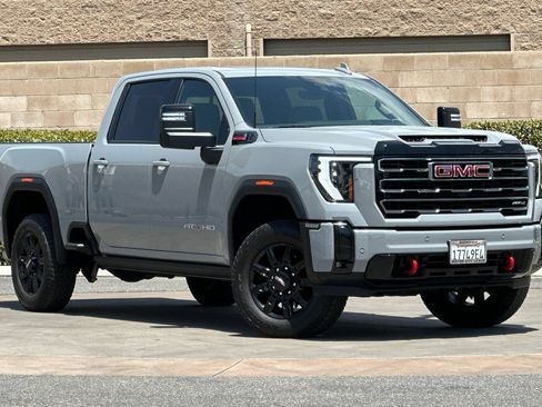 Used 2025 GMC Sierra 2500 AT4 w/ AT4 Premium Plus Package AWD/4WD image 2