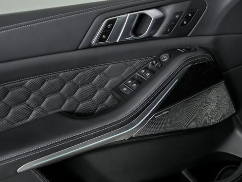 Used 2020 BMW X5 M Competition w/ Executive Package image 18