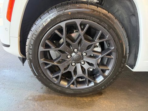 Used 2023 Jeep Grand Cherokee L Summit AWD/4WD image 31