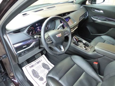 Used 2021 Cadillac XT4 Luxury w/ Cold Weather Package AWD/4WD image 19