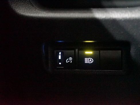 Used 2021 Toyota RAV4 LE image 22