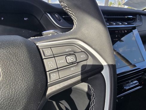 Used 2023 Jeep Grand Cherokee Laredo X image 23