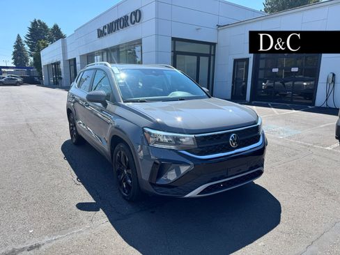 Used 2022 Volkswagen Taos SE w/ Panoramic Sunroof Package AWD/4WD image 1
