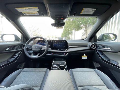 New 2026 Chevrolet Equinox LT w/ Convenience Package II FWD image 29