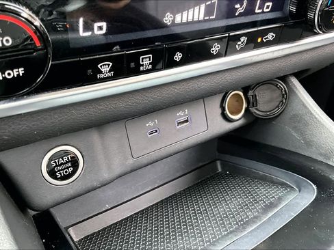 Used 2023 Nissan Rogue SV image 30