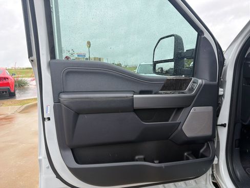 Used 2025 Ford F250 Lariat w/ FX4 Off-Road Package image 14