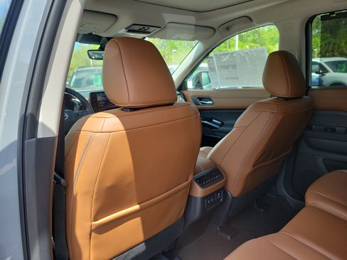 New 2026 Nissan Pathfinder Platinum w/ Cargo Package image 12