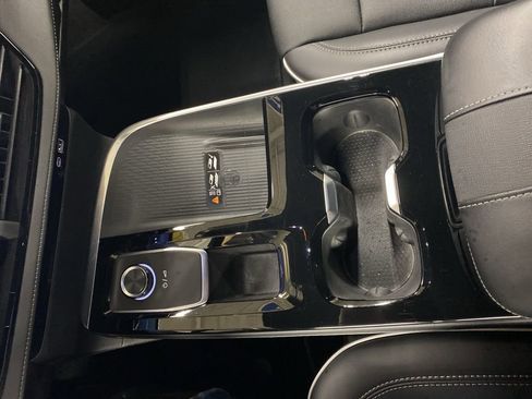 Used 2025 Buick Enclave Preferred image 37