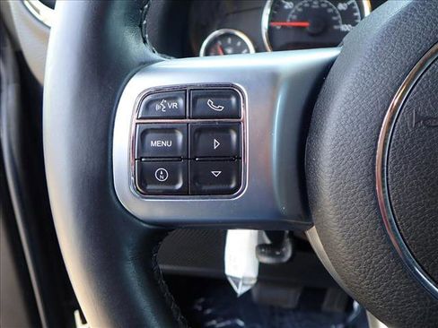 Used 2016 Jeep Wrangler Unlimited Rubicon image 13