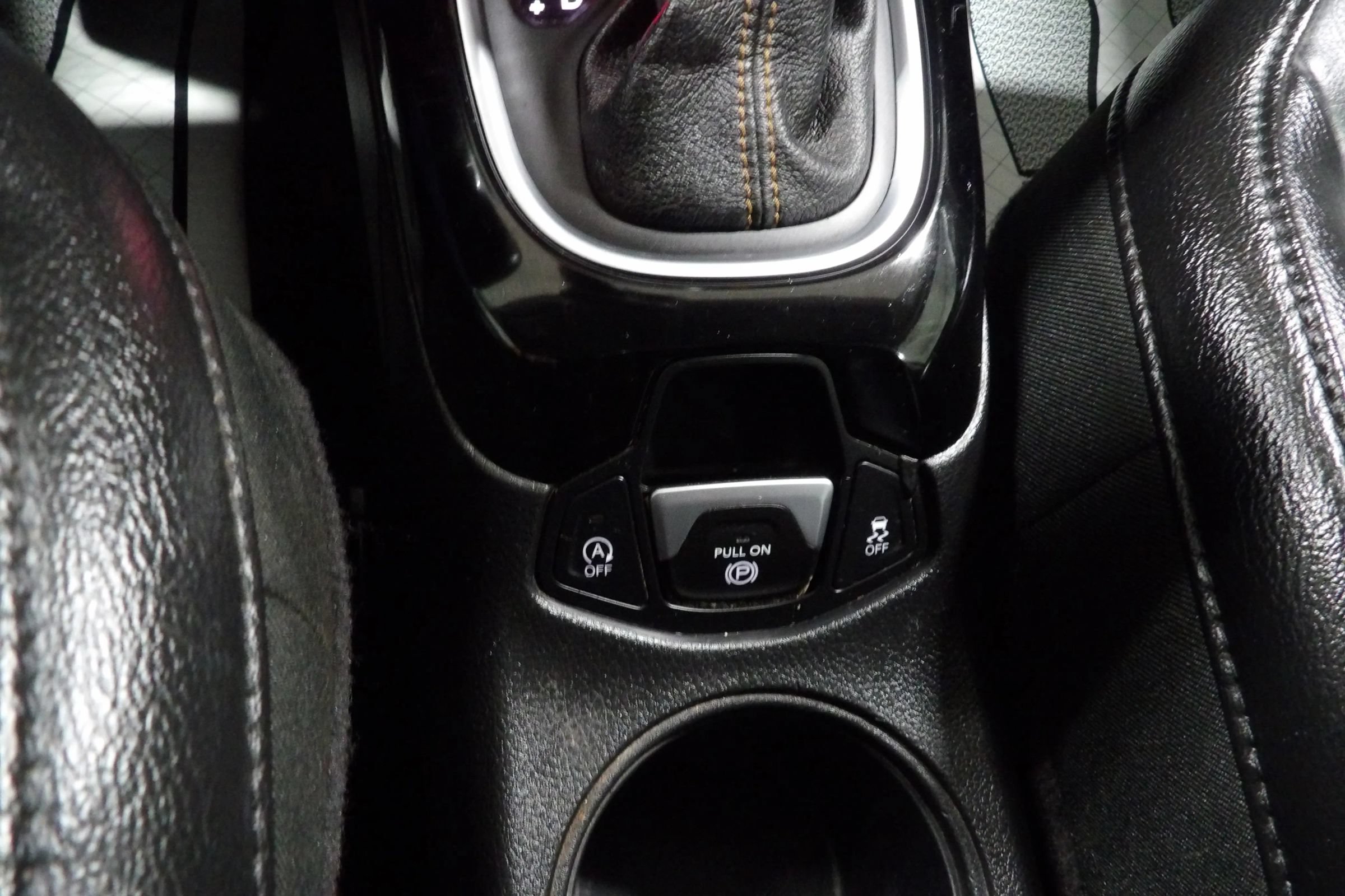 Used 2018 Jeep Compass Limited w/ Navigation Group FWD image 14