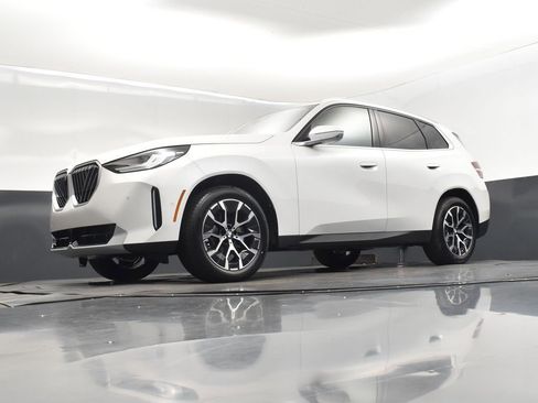 Certified 2025 BMW X3 xDrive30i w/ Premium Package image 38