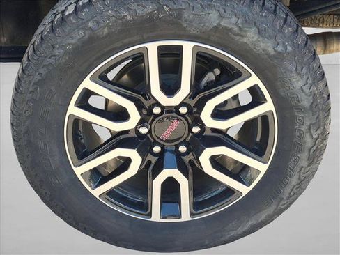Used 2025 GMC Sierra 1500 AT4 w/ AT4 Premium Package AWD/4WD image 16