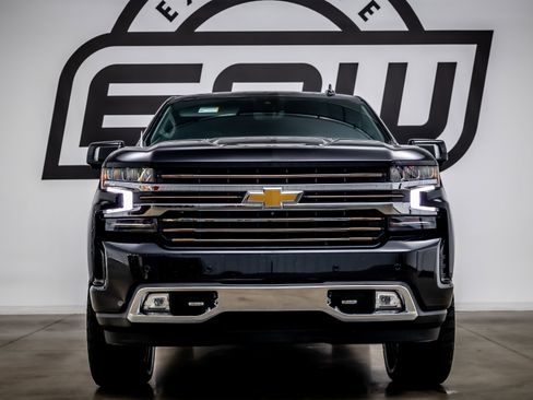 Used 2021 Chevrolet Silverado 1500 High Country w/ Technology Package image 3