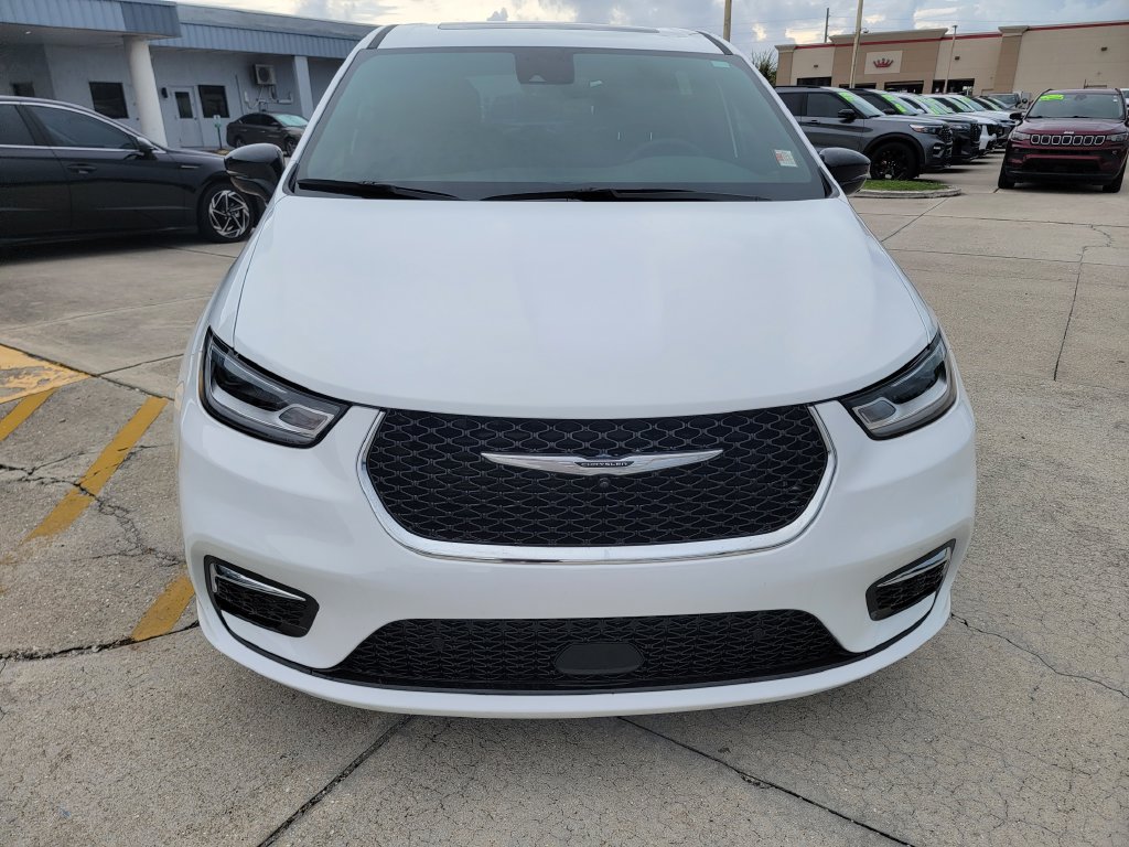 Used 2026 Chrysler Pacifica Select FWD image 8