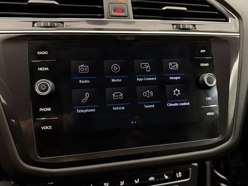 Used 2020 Volkswagen Tiguan SE w/ Panoramic Sunroof Package AWD/4WD image 16