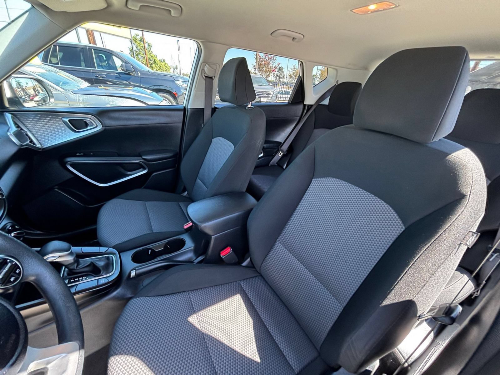 Used 2025 Kia Soul LX w/ LX Technology Package FWD image 35