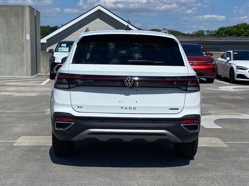 New 2026 Volkswagen Taos SE AWD/4WD image 4
