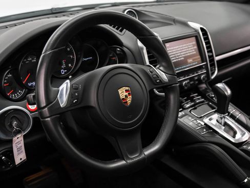 Used 2014 Porsche Cayenne Platinum Edition AWD/4WD image 16