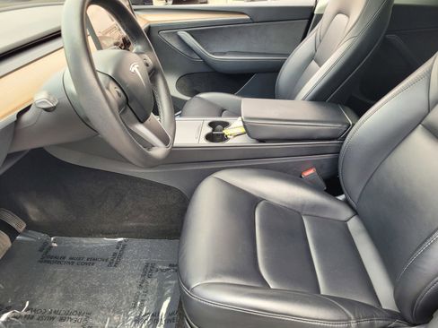 Used 2024 Tesla Model Y Long Range RWD image 21