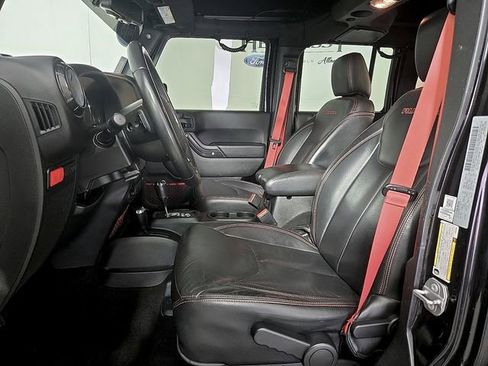 Used 2018 Jeep Wrangler Unlimited Rubicon AWD/4WD image 14