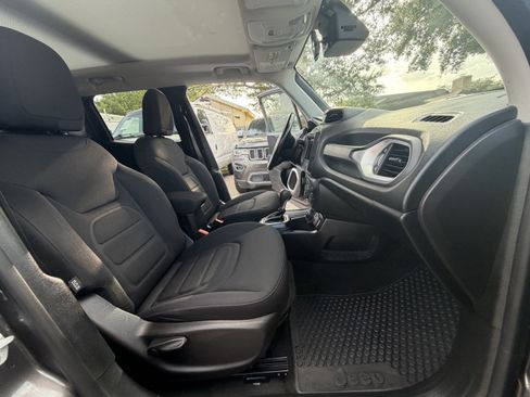 Used 2018 Jeep Renegade Latitude w/ Cold Weather Group AWD/4WD image 19