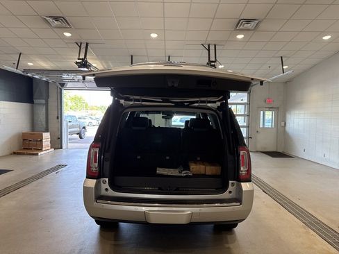 Used 2016 GMC Yukon Denali w/ Open Road Package image 16