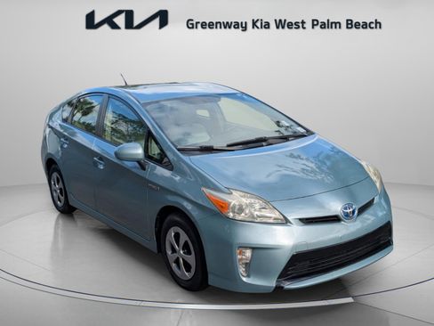 Used 2014 Toyota Prius Four image 2