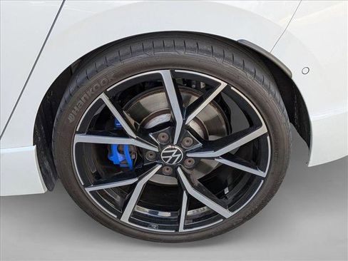 Used 2023 Volkswagen Golf R image 20