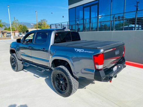 Used 2017 Toyota Tacoma TRD Sport w/ Tow Package image 10