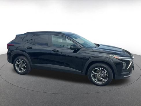 Used 2025 Chevrolet Trax LT image 16