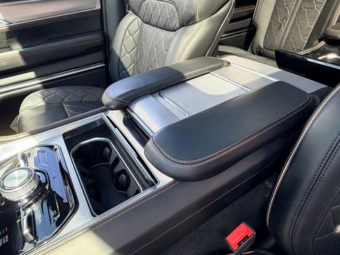 Used 2022 Jeep Grand Wagoneer Series III w/ Rear Seat Video Group 1 AWD/4WD image 24