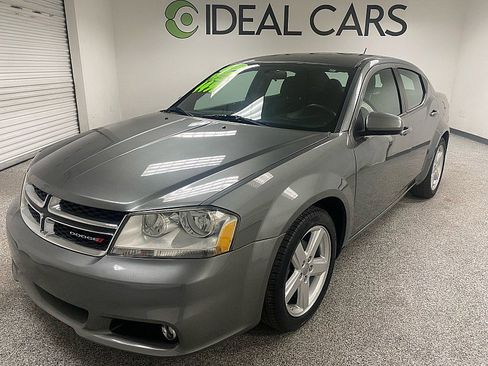 Used 2013 Dodge Avenger SXT image 1