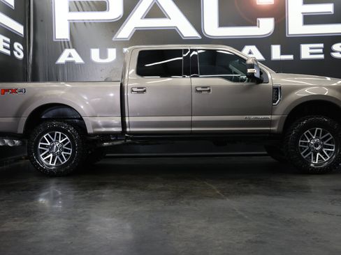 Used 2018 Ford F250 Lariat w/ Lariat Value Package image 4