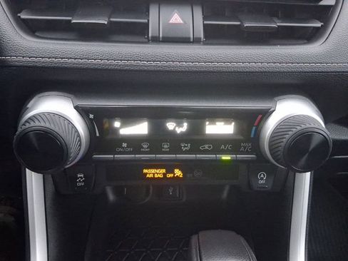 Used 2022 Toyota RAV4 LE image 22