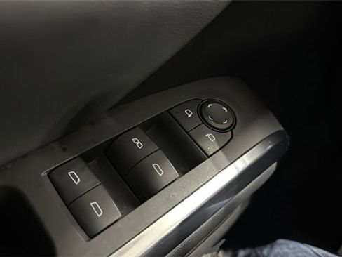 Used 2025 Chevrolet Traverse LT image 20