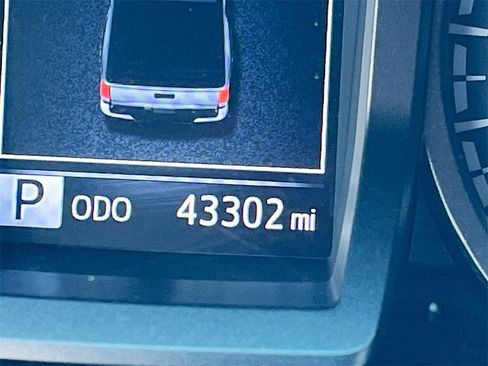 Used 2021 Toyota Tacoma TRD Off-Road image 12