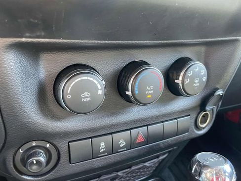 Used 2017 Jeep Wrangler Unlimited Sport w/ Quick Order Package 24S AWD/4WD image 29