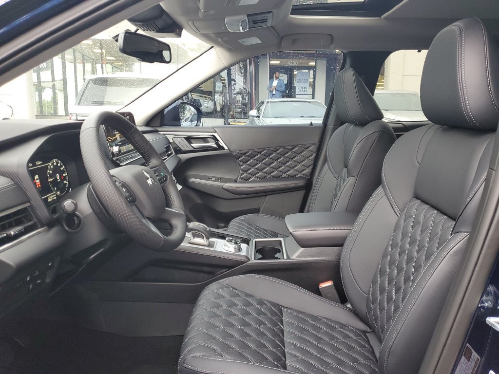 Used 2025 Mitsubishi Outlander SEL AWD/4WD image 14