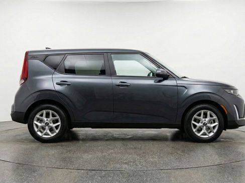 Used 2025 Kia Soul LX w/ LX Technology Package FWD image 11