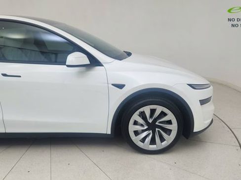 Used 2026 Tesla Model Y Long Range RWD image 7