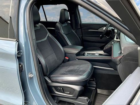 Used 2025 Ford Explorer ST AWD/4WD image 32