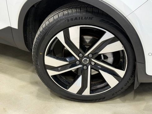 Used 2024 Volvo XC40 B5 Plus w/ Climate Package AWD/4WD image 10