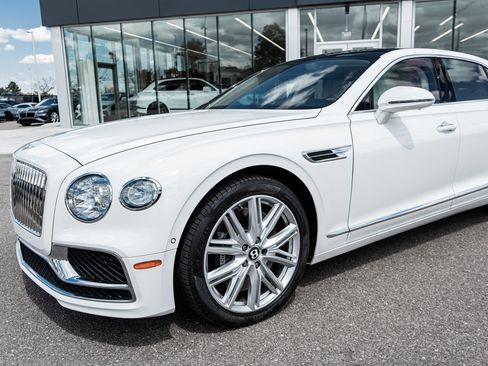 Certified 2023 Bentley Flying Spur V8 AWD/4WD image 20