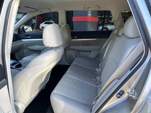 Used 2014 Subaru Outback 2.5i Premium image 12