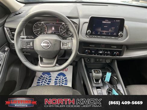 Used 2025 Nissan Rogue SV image 11