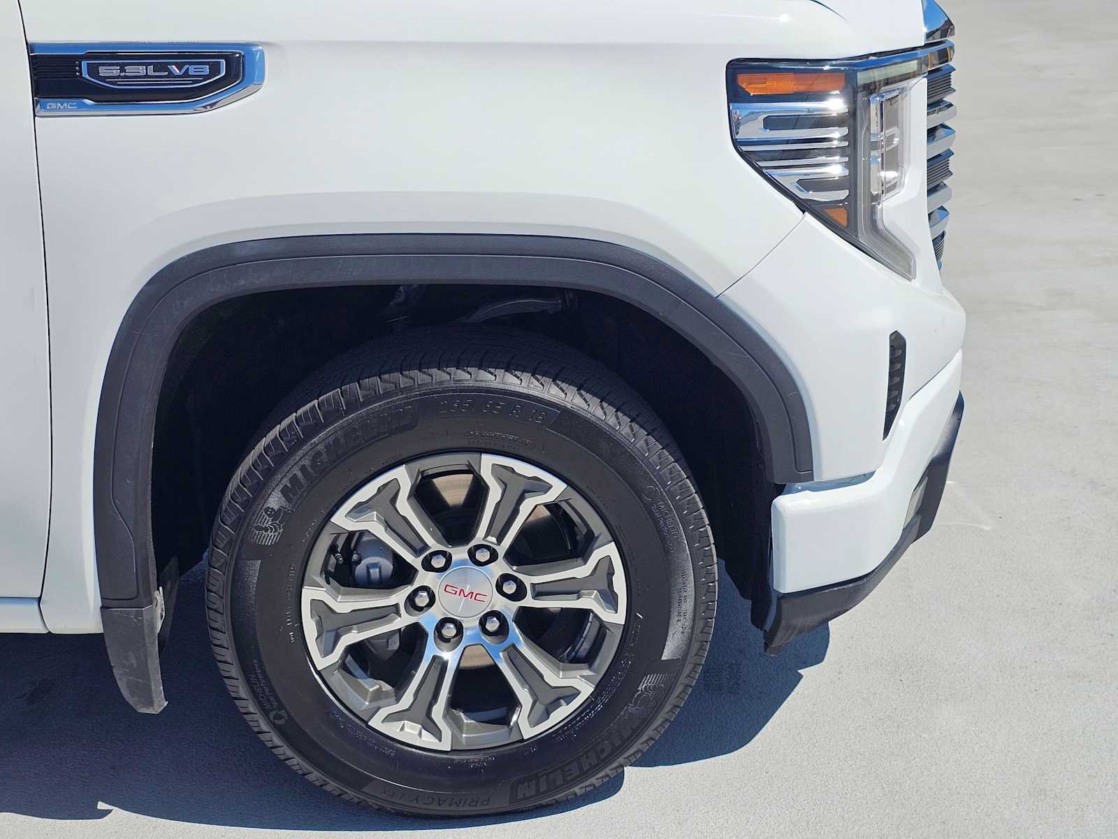 Used 2025 GMC Sierra 1500 SLT RWD image 9