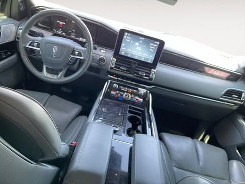 Used 2019 Lincoln Navigator Reserve AWD/4WD image 10