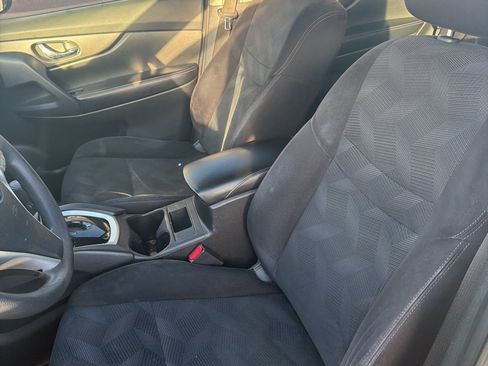 Used 2014 Nissan Rogue SV w/ SV Premium Package image 4