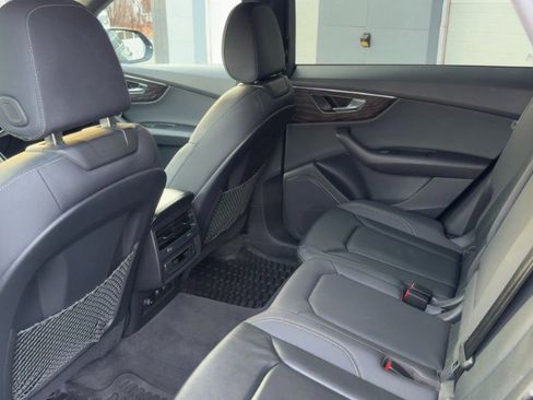 Used 2021 Audi Q8 Premium w/ Black Optic Package image 11